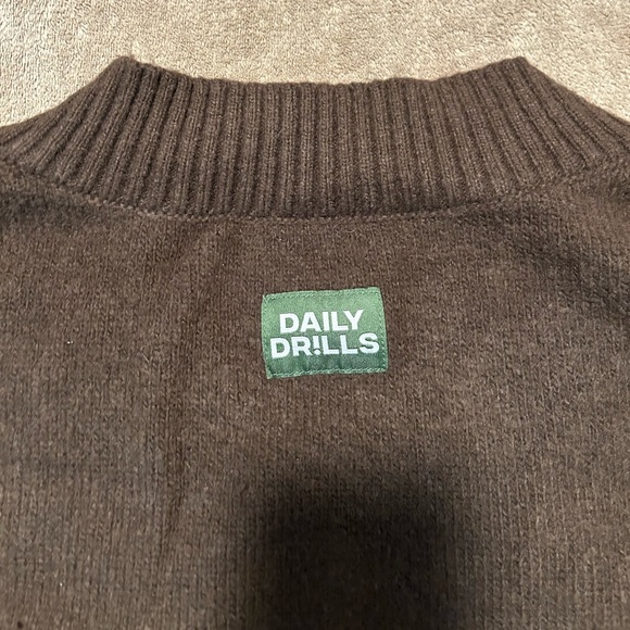 Daily Drills Oversized V-Neck Sweater - Coco Brown Size M/L - Picture 4 of 8